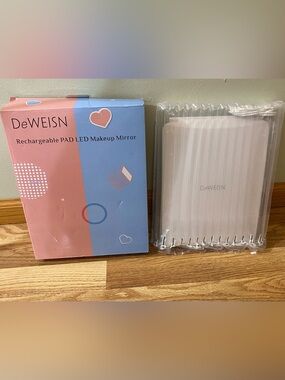 DeWEISN LED Folding Lighted Makeup Mirror Makeup Mirror NIB